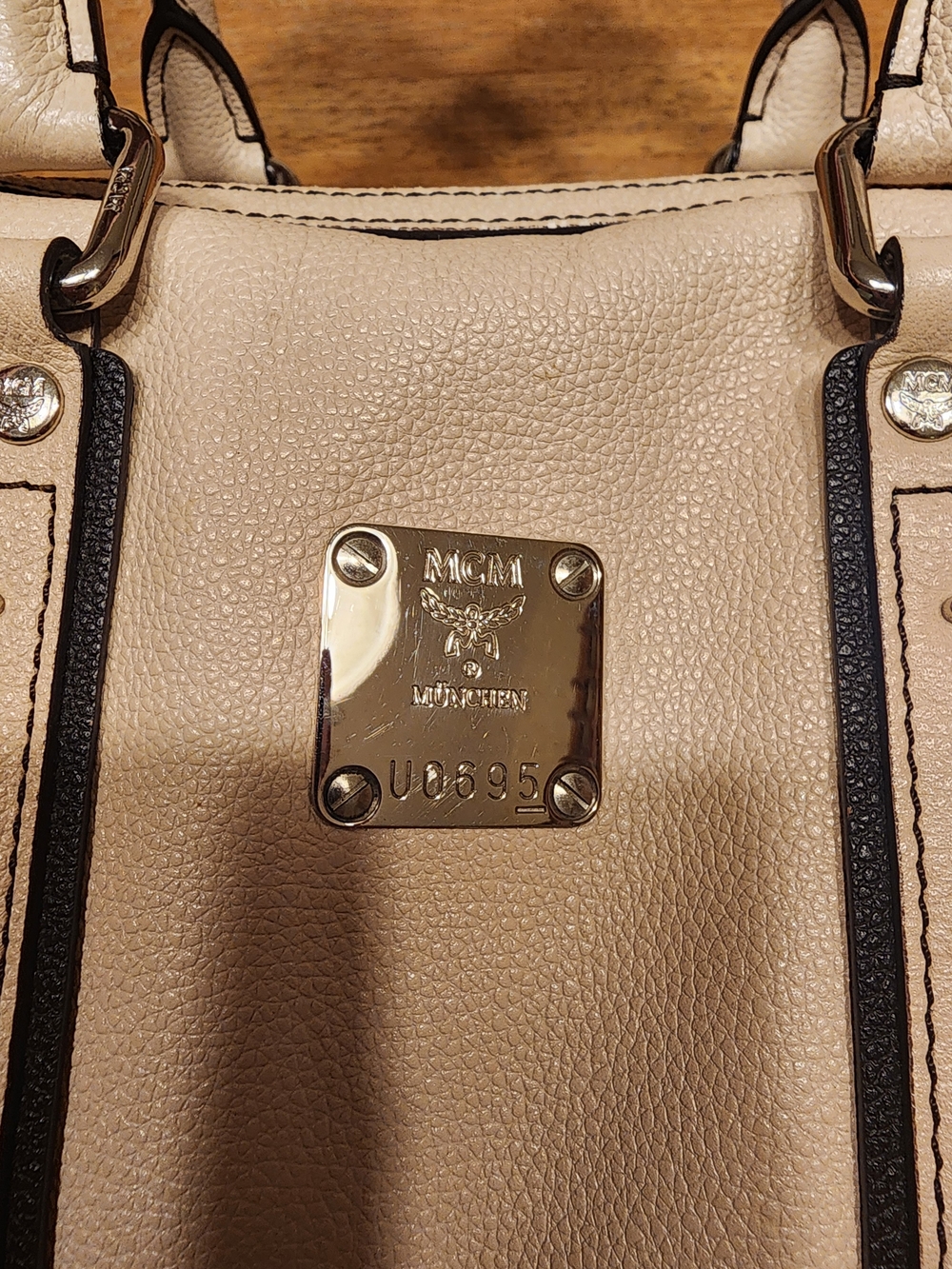 MCM cream leather Boston satchel featuring silver-toned hardware - Picture 3 of 16